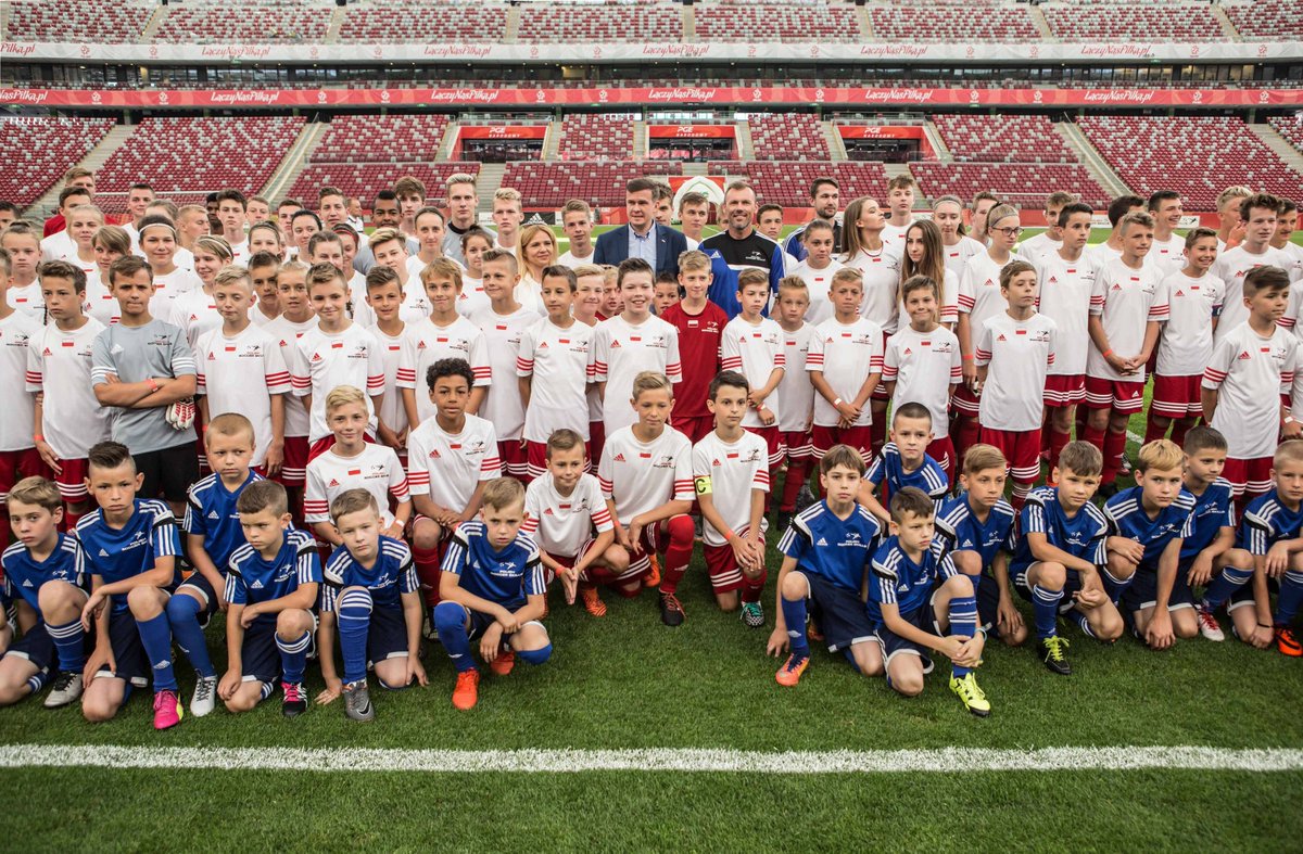 SPORT_GOV_PL's tweet photo. Finał sezonu Reprezentacji @soccerskillspl za nami!

⚽️300 najlepszym zawodnikom i zawodniczkom kibicowali rodzice i bliscy.
🏆Finałem wydarzenia był mecz: trenerzy vs zawodnicy z udziałem ministra @WitoldBanka.
⚽️Wsparcie #MSiT

https://t.co/ZXZgy9kLlj https://t.co/AvRKk9ag8b