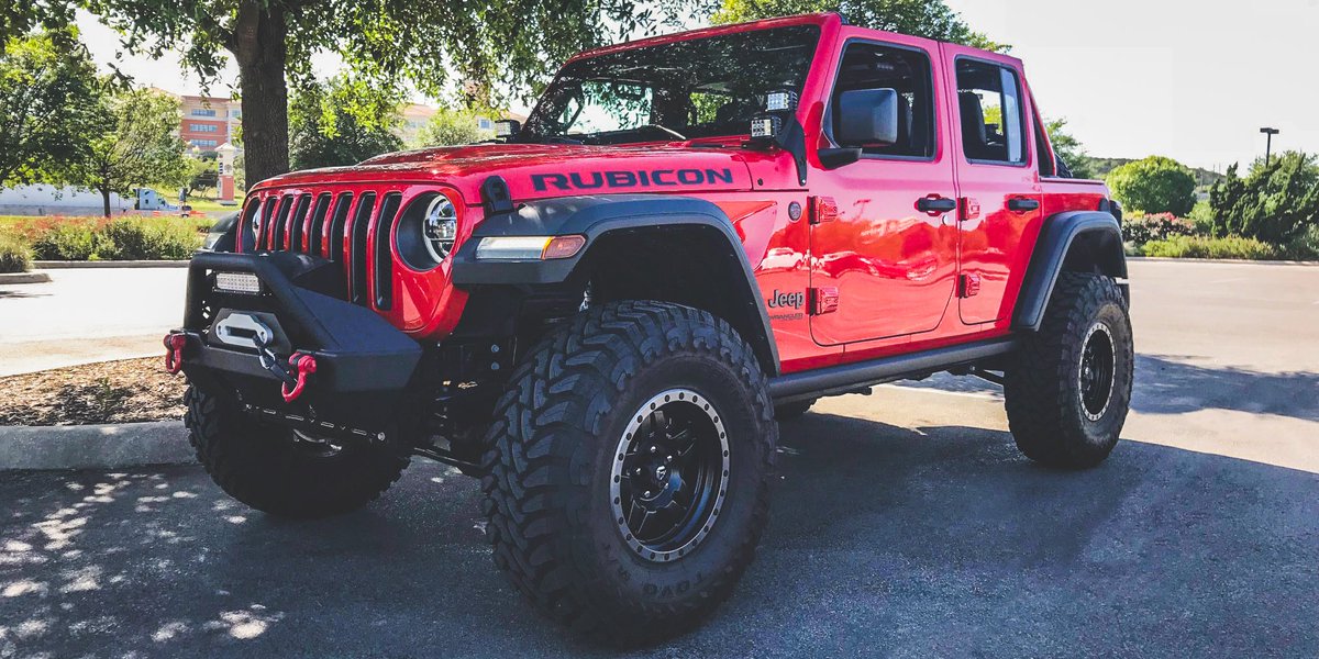 Jeep's tweet photo. New shoes.

📸: Guillermo V. https://t.co/f9Zhaov8su
