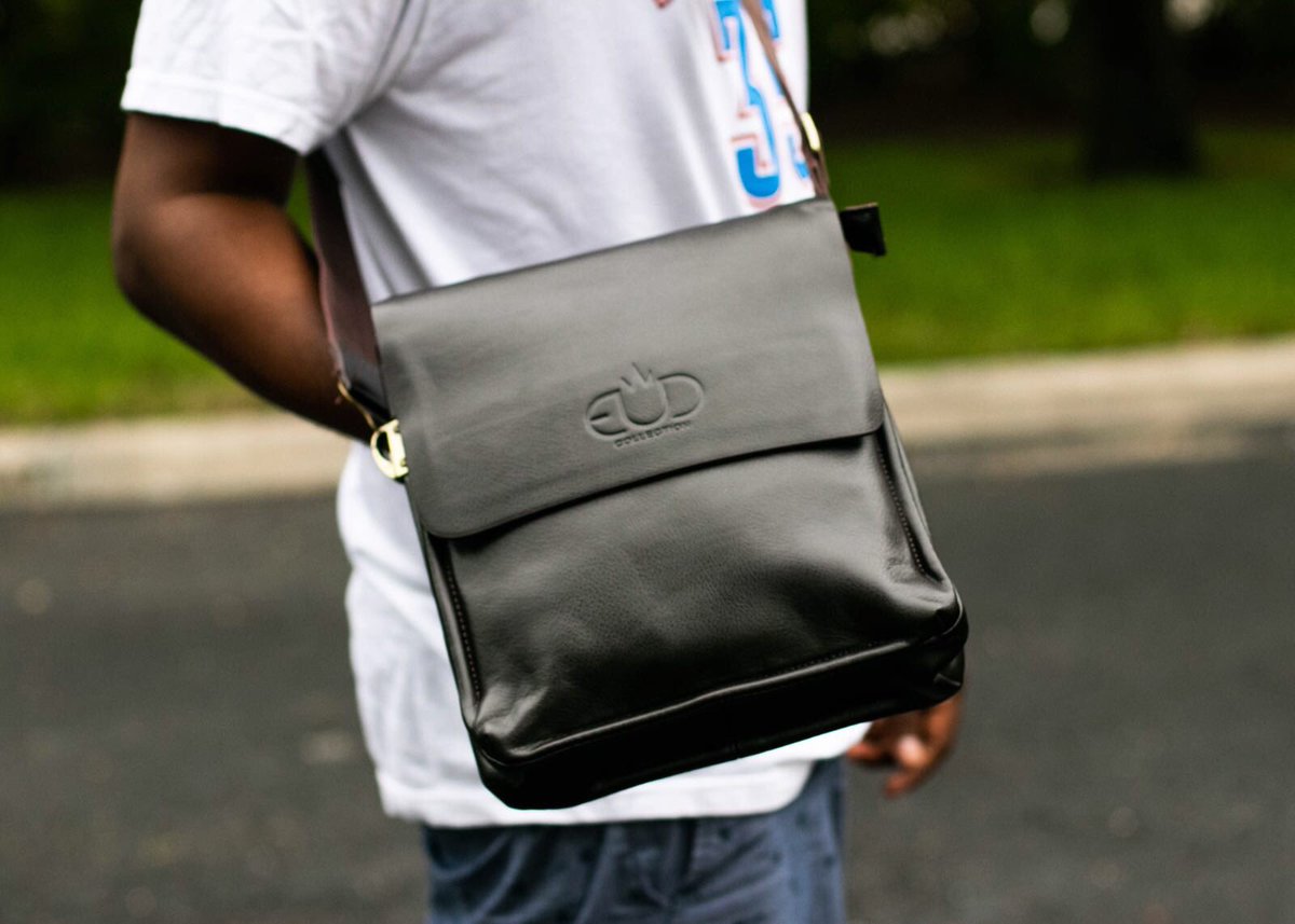 princessEud's tweet photo. @Eudcollection Introducing Eud Men Brown Leather Crossbody bags. Buy yours now on sale at https://t.co/F5Yq2wMzrs #Eudcollectionbags @eudcollection 
Pye kout pran devan 🏃🏾‍♂️🏃🏽‍♂️🏃🏼‍♂️🏃🏻‍♂️🏃‍♂️ https://t.co/mjY7nQyiPe