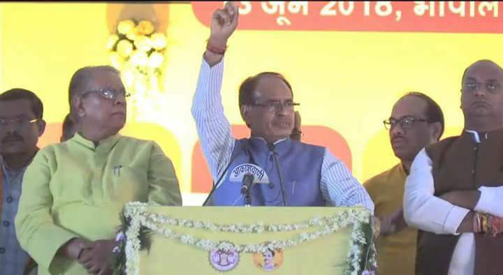 #नागदा(मेरी विधानसभा मेरा अभिमान)
#मेरे भाइयों और बहनों आइए हम संकल्प लें कि #JanKalyanYojana को सफल बनाने और इसके बेहतर क्रियान्वयन के लिए हम अपना पूरा योगदान करेंगे। आप लोगों के सहयोग से ही यह कार्य संभव हो सकेगा: सीएम जी
<a href="/ChouhanSivraj/">ShivrajShingh Chouhan</a> @ashokmalviyangd <a href="/khalsa_amandeep/">Amandeep Singh Khalsa</a>