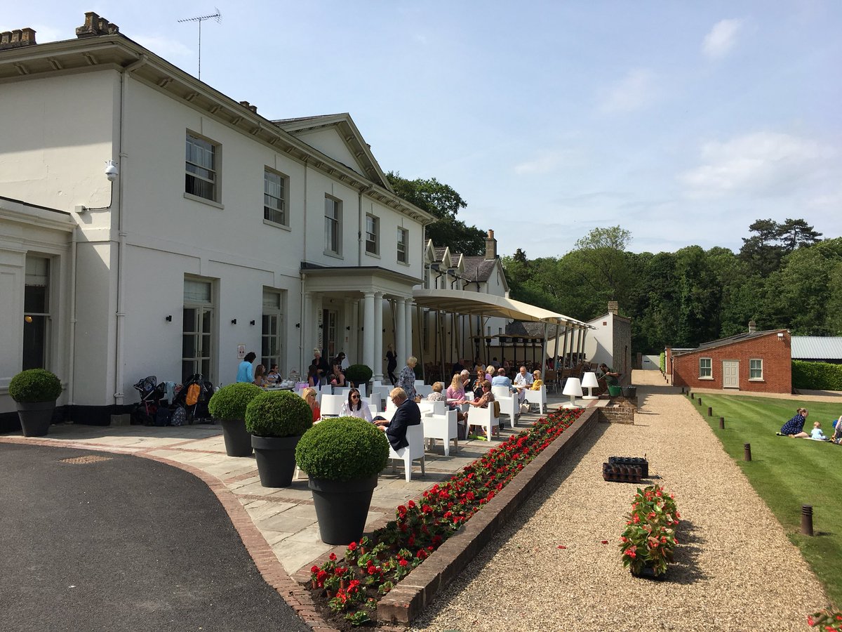 Summer set up of the gardens <a href="/kesgravehall/">milsoms kesgravehall</a> <a href="/HangarKesgrave/">Hangar Kesgrave Hall</a> today 
#topiary #begonias