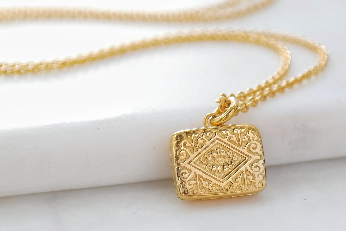 LG_Jewellery's tweet photo. Little custard cream necklace, freshly plated with a heavy coating of 22ct gold and heading off to its new home. #custardcream #teaandbiscuits #biscuitjewellery #biscuitnecklace #britishbiscuits #classicbiscuits #handmadejewellery #ethicaljewellery #madeinlondon #thingsfromlondon https://t.co/AglkpiagEC