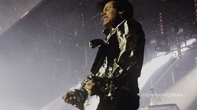 tpwkhstyless's tweet image. From today, I dedicate to you, the most beautiful words I know. 🌹❤️ 27.05.18 | 29.05.18 @Harry_Styles