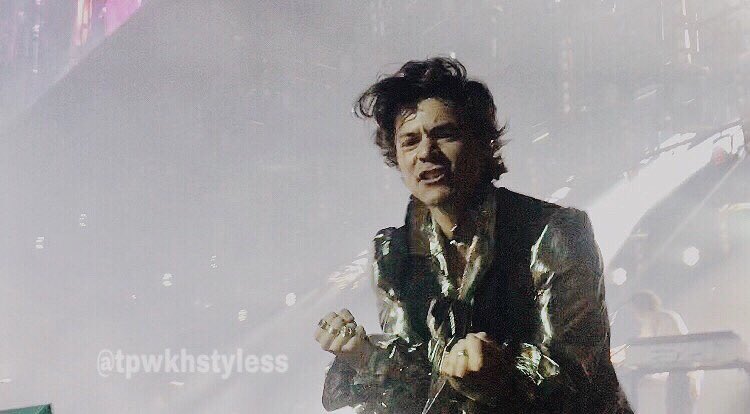 tpwkhstyless's tweet image. From today, I dedicate to you, the most beautiful words I know. 🌹❤️ 27.05.18 | 29.05.18 @Harry_Styles