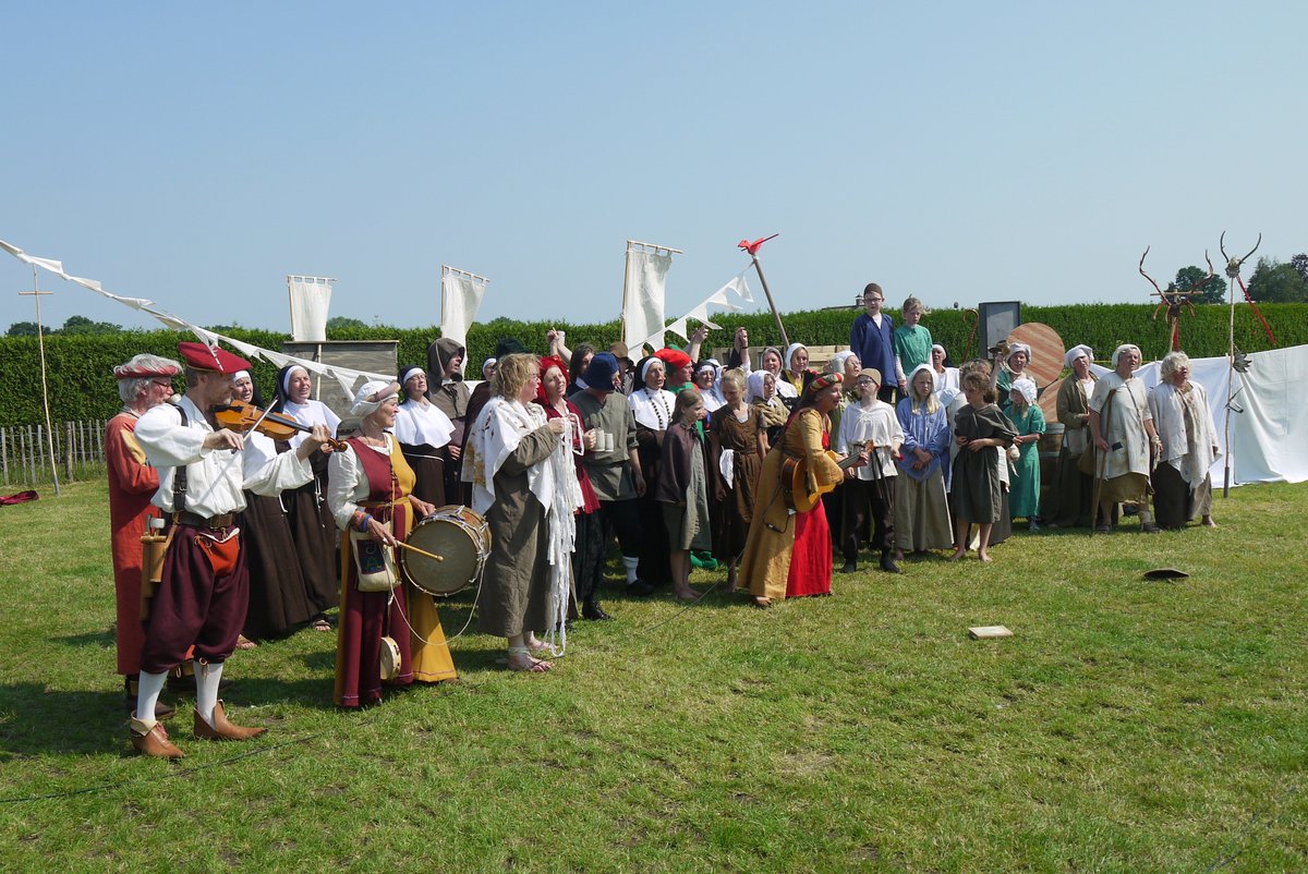 Afgelopen weekend hebben weer velen de prachtige voorstelling Het kloosterbier uit Nazareth gezien. Deze voorstelling is nog te zien op 23 juni om 11.00 en 15.00 uur. Voor tickets theaterlangsdeijssel.nl.