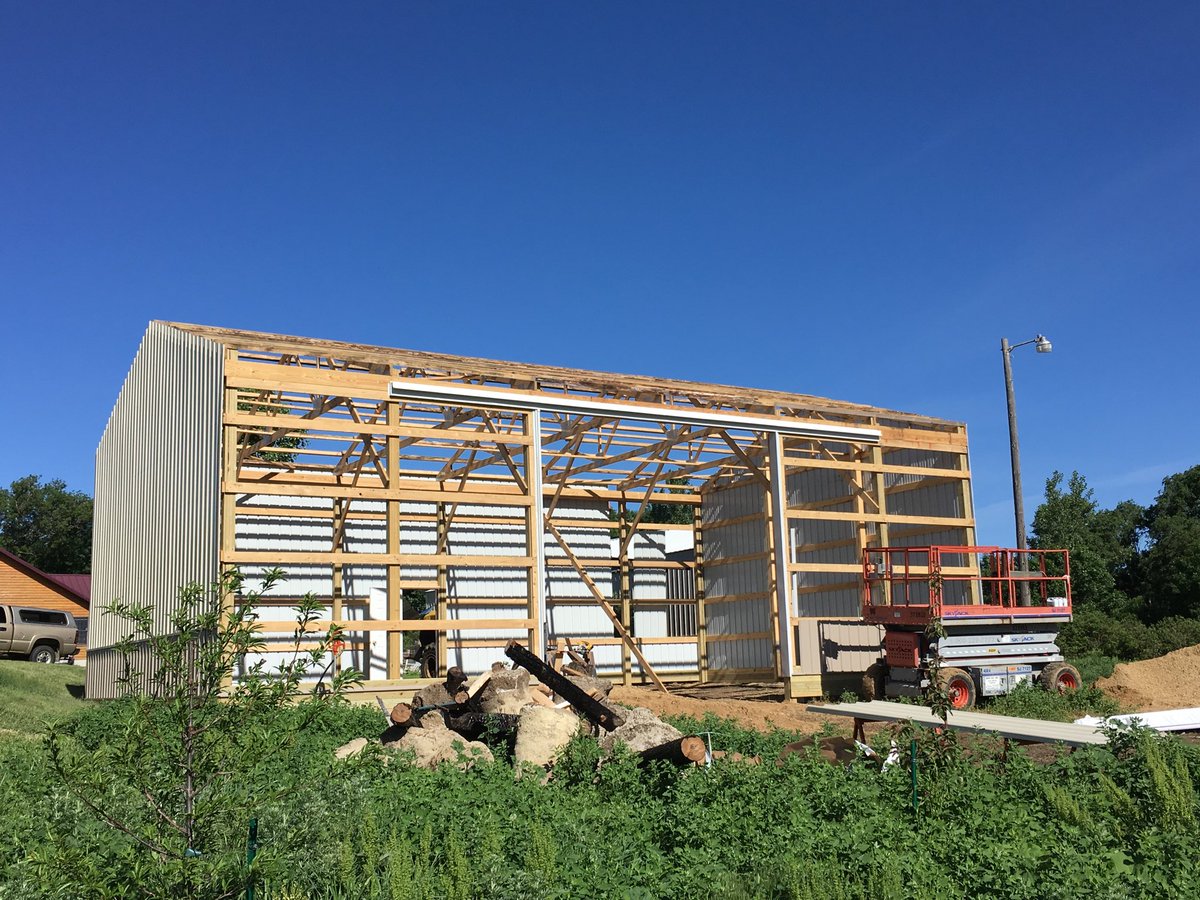 BugLundgren's tweet photo. The new livestock barn @bluedasherfarm is almost complete! https://t.co/SKvNqtZWky