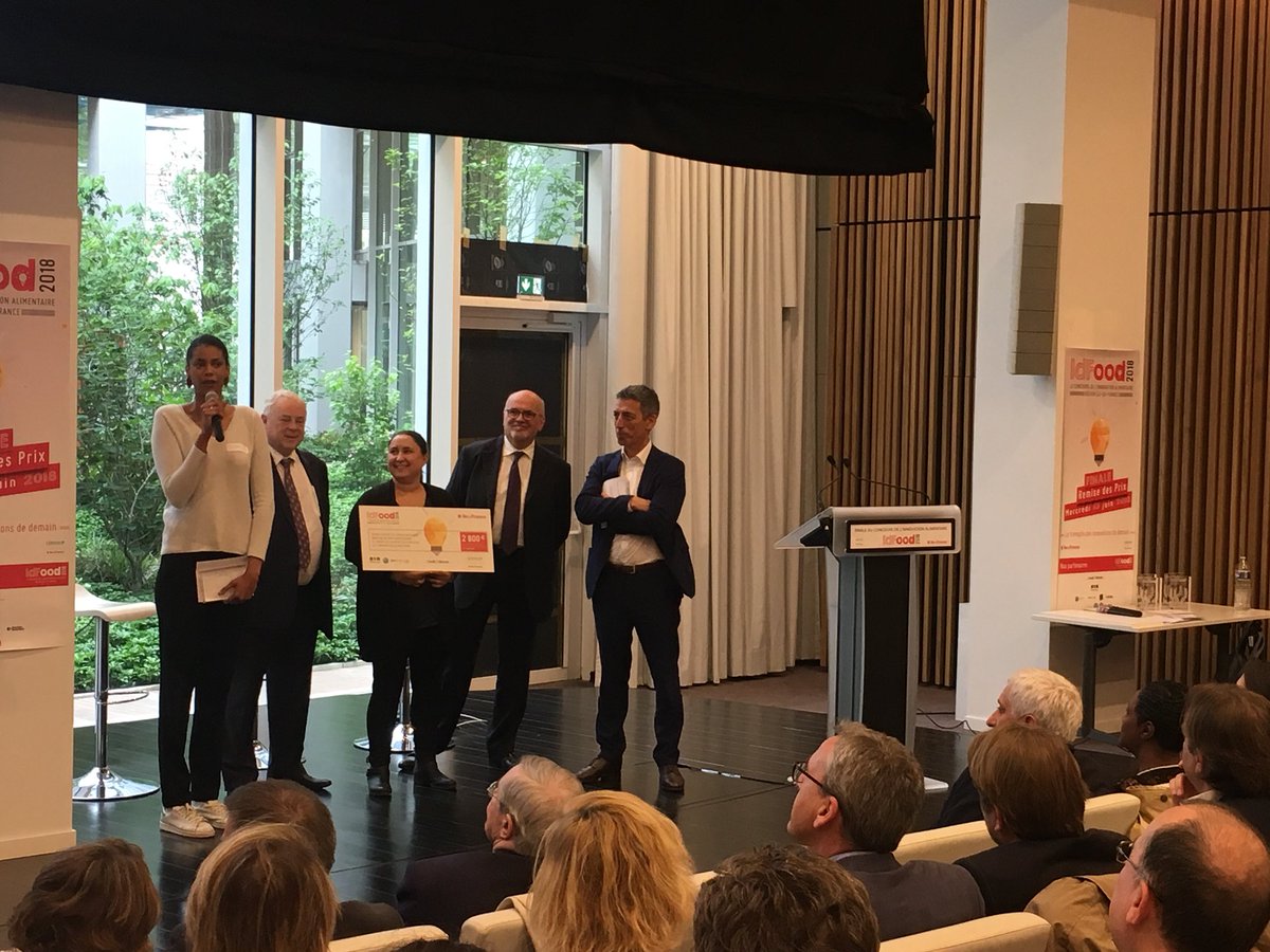iledefrance's tweet photo. 🏆 Remise des prix aux 5 lauréats du concours de l’#innovation alimentaire #IDFood 2018, organisé par le @CERVIAIDF et la Région @iledefrance !

👏👏👏 @FreshMeUp1, GreendOz @JoeAvrels, @Kuantom_ et @TommPousse https://t.co/5lnr4PHIEL
