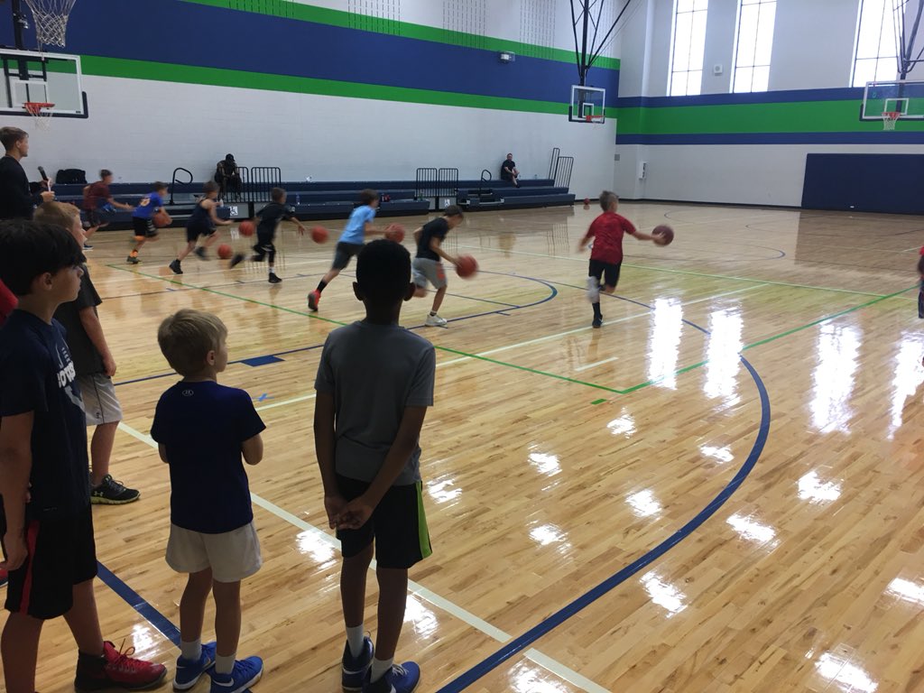 EatonEagleHoops's tweet image. Young Hoopers working hard on form shooting and relays!
#Kaizen
