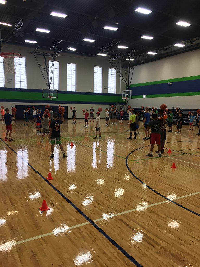 EatonEagleHoops's tweet image. Young Hoopers working hard on form shooting and relays!
#Kaizen