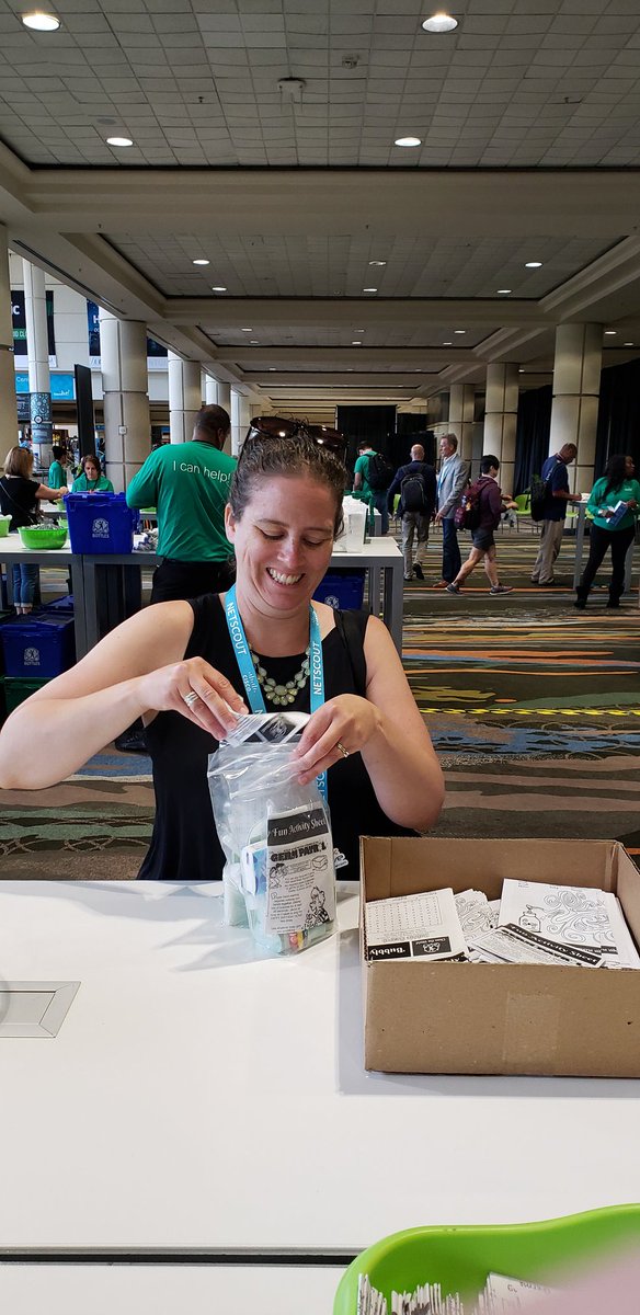 Ciscowives's tweet photo. Helping where were can at #CLUS https://t.co/SvjQGKSbM4
