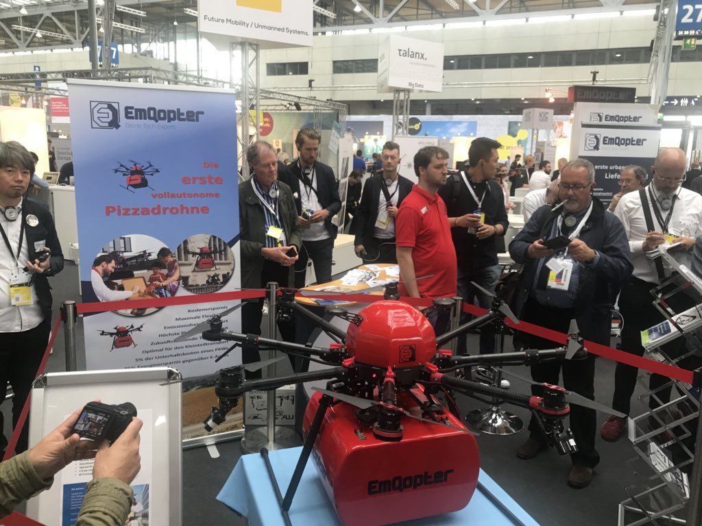 lgarbell's tweet photo. #EmQopter il drone che consegna la piazza #cebit #stf18 https://t.co/U6ZOE7XVnA