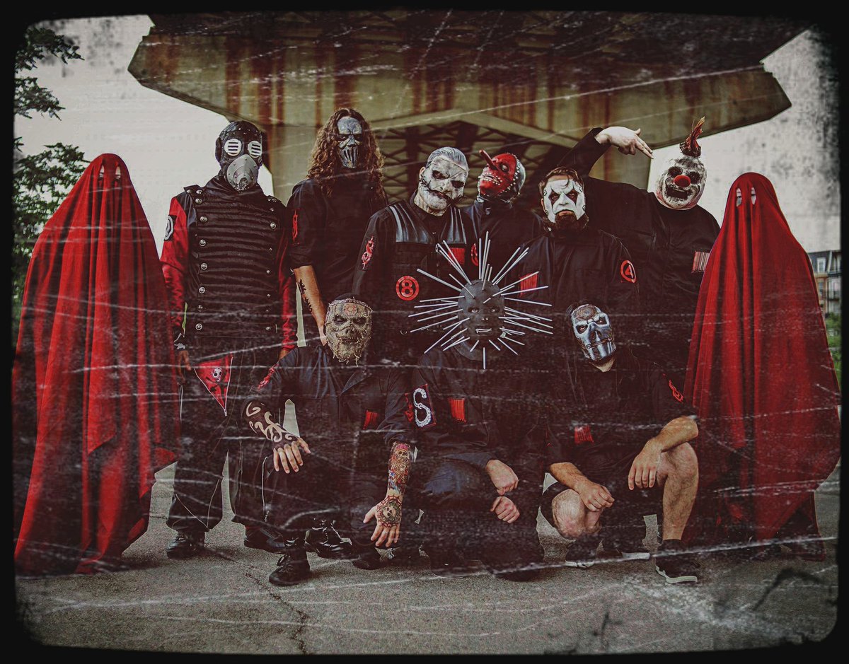 SlipknotTribute's tweet photo. I SAID ARE YOU READY!
Photo by @chuckbrueckmann
#Slipknot #Sic #ChicagoSlipknotTribute #FamilyPortrait #TributeBand #DevilInI #5TheGrayChapter #AwkwardHuman #photography https://t.co/dEzlvbZlKg