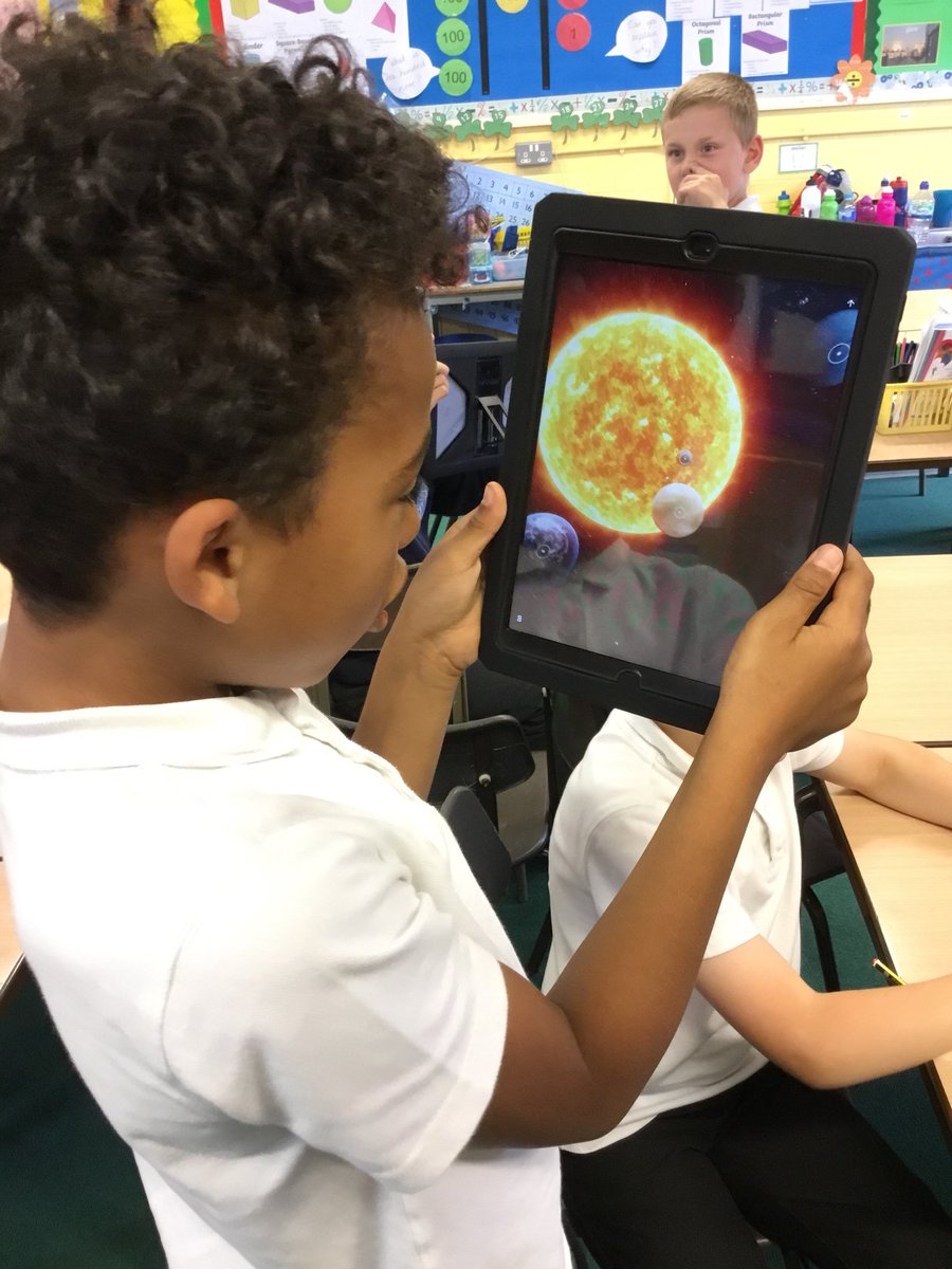 3HPoppletonRoad's tweet photo. Today we used #googleexpeditions to explore different places around the world - we were fascinated! https://t.co/mfqRsPniwG