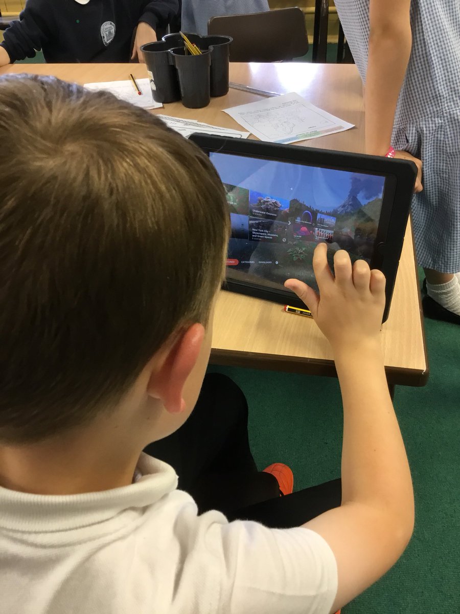 3HPoppletonRoad's tweet photo. Today we used #googleexpeditions to explore different places around the world - we were fascinated! https://t.co/mfqRsPniwG