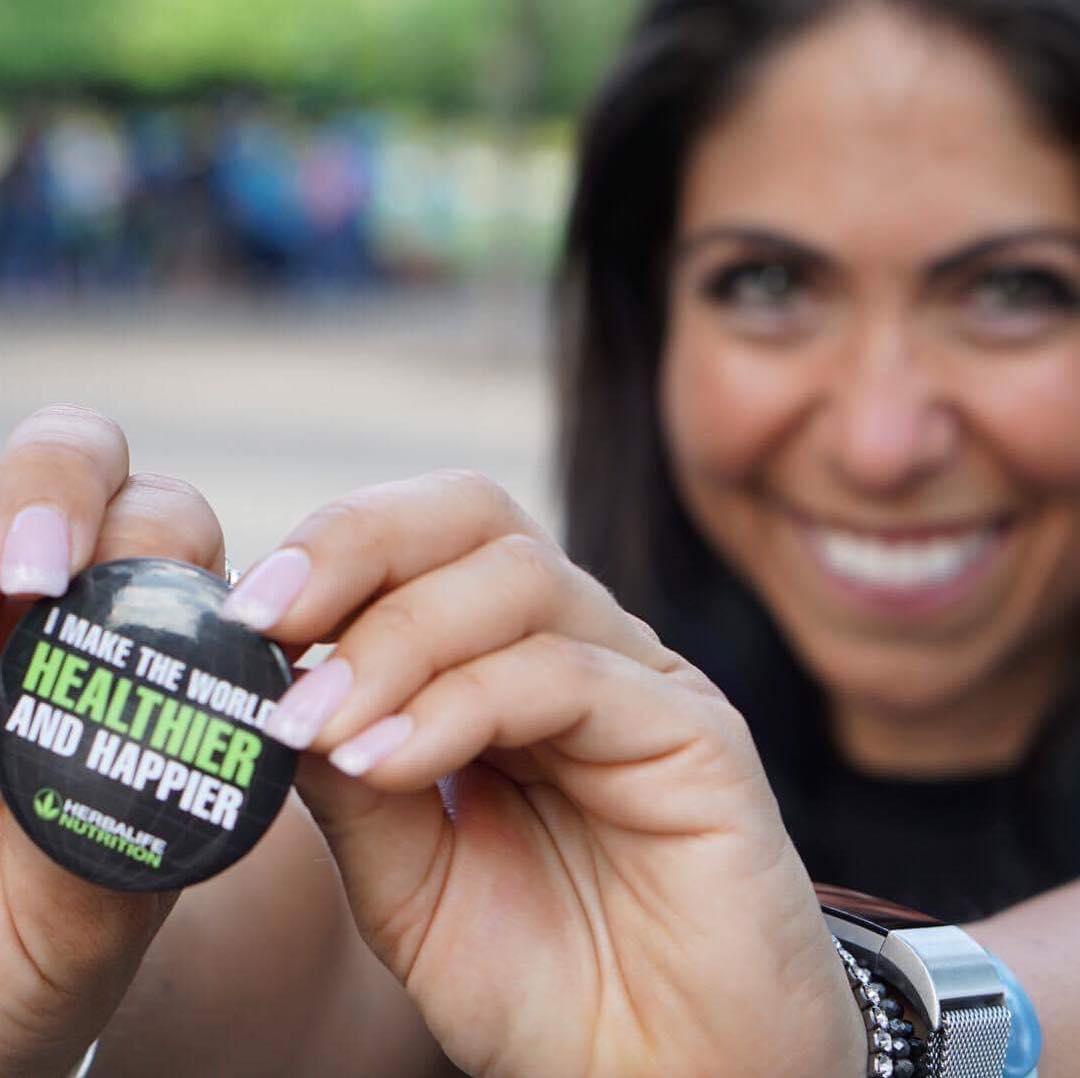 Herbalife's tweet photo. A healthier and happier world starts with the right nutrition and support. We’re with you every step of the way 📷 @LoveToLiveFit https://t.co/vi4x6GLR2e