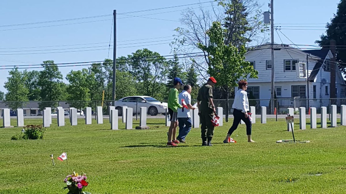 2817Lindsay's tweet photo. ICYMI: 2817 RCACC participated in Decoration Sunday along with the RCL #67 in Lindsay , finding each service persons place of rest and ensuring a flag is placed there. #LestWeForget https://t.co/5pPy2SsUwr