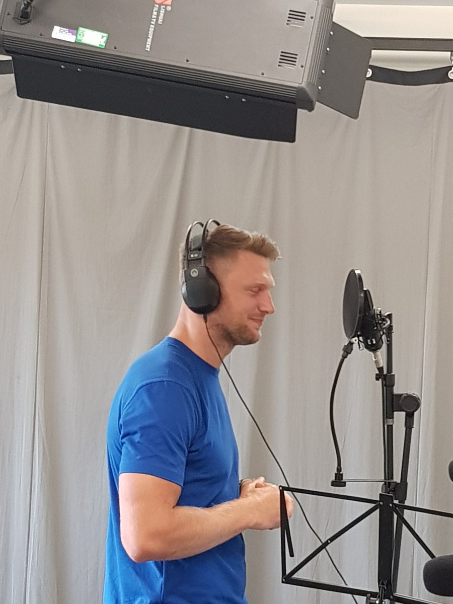 KevinMoyes's tweet photo. Well done @AlunWynJones &amp; Dan Biggar for all your help, support and joining in at @YsgolYDeri today. School sports day and here's the "Sound-bytes" for the school radio. Superb Boys #GoodMornnningPennarth 🎧🎙 https://t.co/B3zGr16GHw