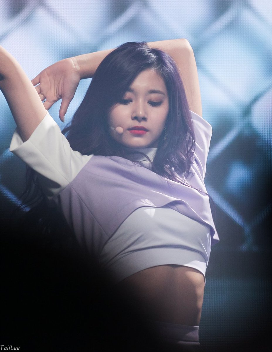 ctzuyupics's tweet photo. happy birthday to this gorgeous woman whose beauty is inside and out. you don't know how much happiness you've brought into our lives. we are proud of what you are right now for we know it's because of your hardworks. we love you, chou tzuyu! ♡ #HappyTzuyuDay https://t.co/b1GPzYZjz9