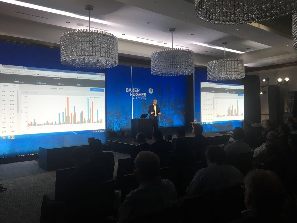 bakerhughesco's tweet photo. Live technology demo from Arun Subramaniyan, VP Data Science and Analytics on multi-well optimization and AI for oil and gas. #UNIFY2018 #AI https://t.co/fMTuvwkknw