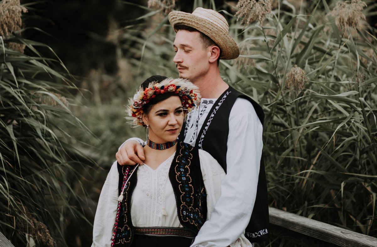 NuntaTradition's tweet photo. Silvia și Adrian. Nuntă tradițională în Ghighișeni, Bihor
https://t.co/Cj33QFiaBs
#NuntaTraditionala #Ghighiseni #Bihor #Traditii #Obiceiuri #NuntaRomaneasca #PortIE #Nunta #Wedding #TraditionalWedding #WeddingPhotographer #WeddingPhotography #WeddingCustoms #Photography #Romania https://t.co/WBoebMYFna
