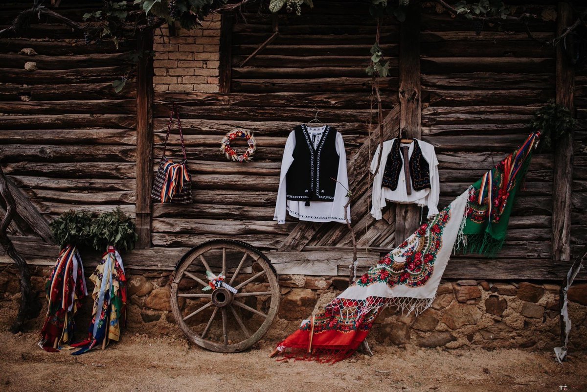 NuntaTradition's tweet photo. Silvia și Adrian. Nuntă tradițională în Ghighișeni, Bihor
https://t.co/Cj33QFiaBs
#NuntaTraditionala #Ghighiseni #Bihor #Traditii #Obiceiuri #NuntaRomaneasca #PortIE #Nunta #Wedding #TraditionalWedding #WeddingPhotographer #WeddingPhotography #WeddingCustoms #Photography #Romania https://t.co/WBoebMYFna