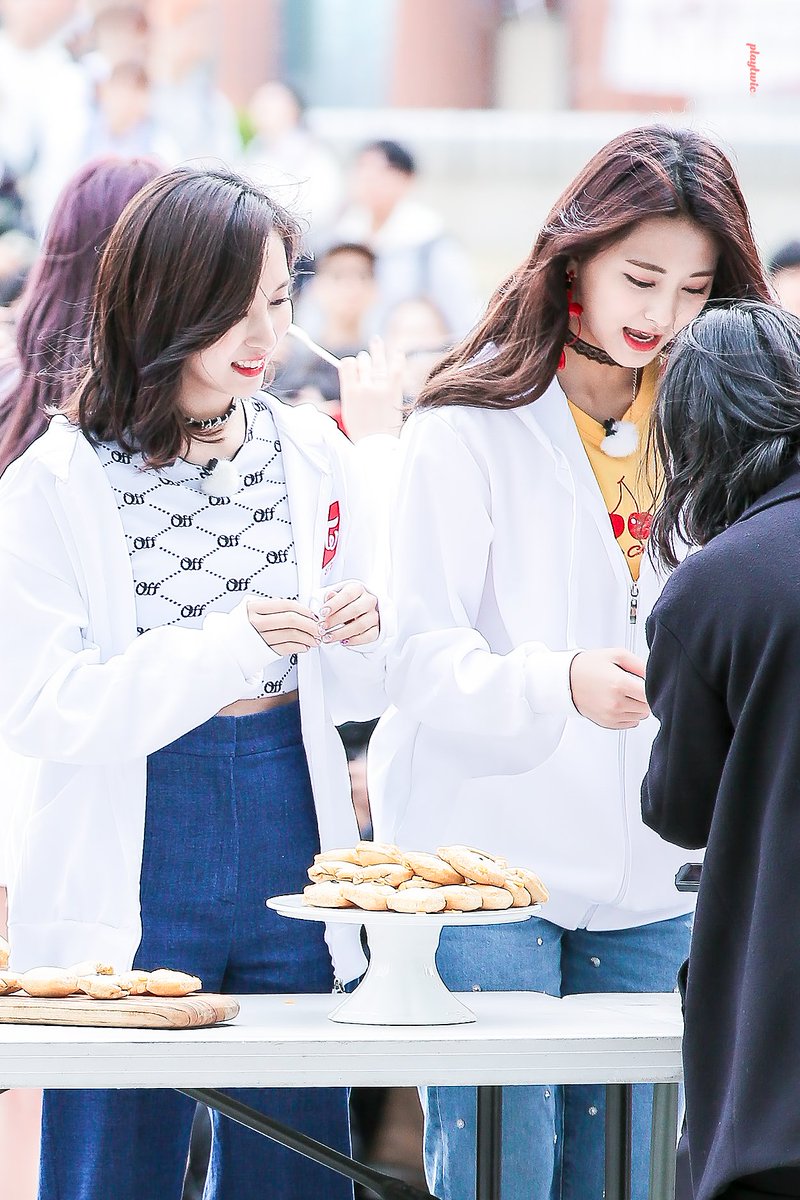 playtwice1020's tweet photo. 쯔위야 생일 축하해 🎉 
#트와이스 #TWICE #쯔위 #TZUYU #HappyTZUYUday https://t.co/0QArTIcZ8x
