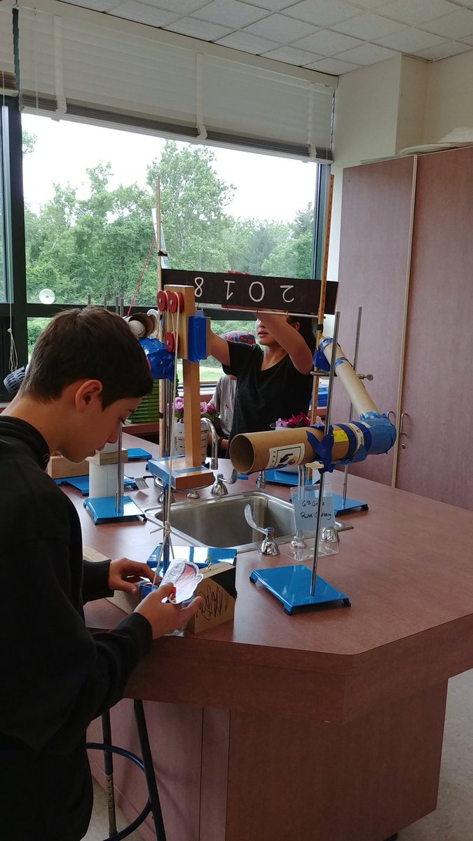 SSDS_Hartford's tweet photo. #RubeGoldberg #welovescience #handsOnLearning #feeltheexcitment @Schechter_Sci https://t.co/KMoOZpNO9g