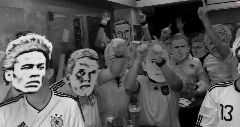 torpfosten's tweet photo. Die WM sortiert weiter aus!
Wir sind fest davon überzeugt, dass sowohl Lopetegui als auch Sané schon bei den Dreharbeiten zu unserm Musikvideo Bescheid wussten. Beide irgendwie ganz woanders mit ihren Gedanken!
#Spanien #leroysane #Lopetegui #wm #wm2018 #wmsongs https://t.co/ca4WDIpK6E