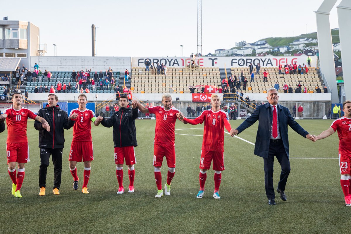 Helvezin's tweet photo. Zum Start der WM: Hopp Schwiiz! Fotos von Eleni Kougionis, Passwort «edit» für die Story:
https://t.co/uMuInc5mFI https://t.co/zDJCm6o5dn