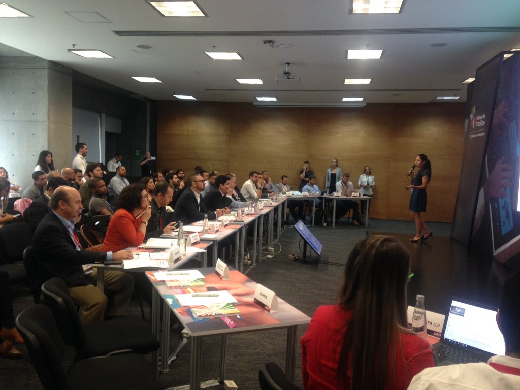 mafe_sm's tweet photo. Conectamos 36 emprendimientos de @A_delPacifico con 20 inversionistas del mundo en #apforolab4. Culminando primer bloque de pitch con iniciativas innovadoras e interesantes para la IED en la región. @PaoGBarreneche @PROCOLOMBIACO https://t.co/n3ytUxDiUl