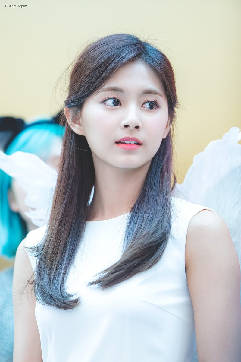 TWICE2458's tweet photo. ツウィ誕生日おめでとう🎉🎉🎉😘
생일 축하해요！！

#ツウィ誕生祭 
#ツウィセンイル 
#ツウィペンスルー禁止 
#ツウィの可愛さ超注意 
#onceでいいねした人全員フォロー 
#onceでRTした人全員フォローする https://t.co/pIyi1kFiYt