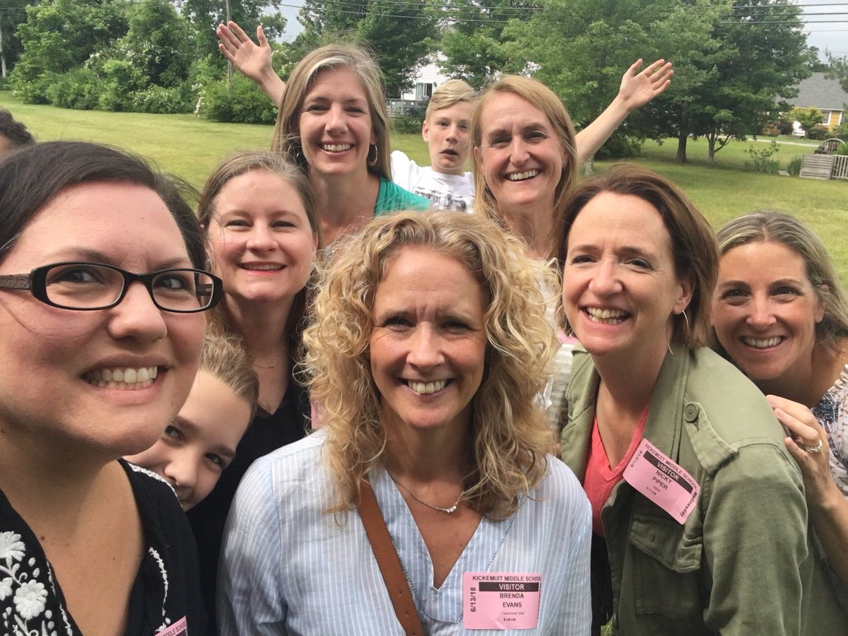 MarnyKindness's tweet photo. End of year HEROES brunch. #photobombed #kms #kmsheroes #partofthepack #kmspride @nickypiper @JRLial https://t.co/CKFzVzQRHi