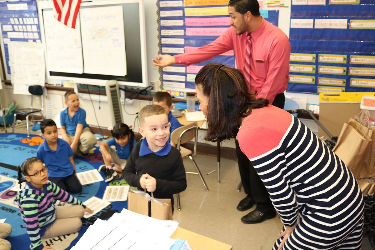 unitedwayinc's tweet photo. Hurry! Accept the United Way Summer Smarts Packs Challenge before the deadline passes! Visit https://t.co/nLzjkf8c1s for more information and to sign up.

#SummerSmarts #FindtheBestWay #AcceptTheChallenge https://t.co/YtYP3kAXY9