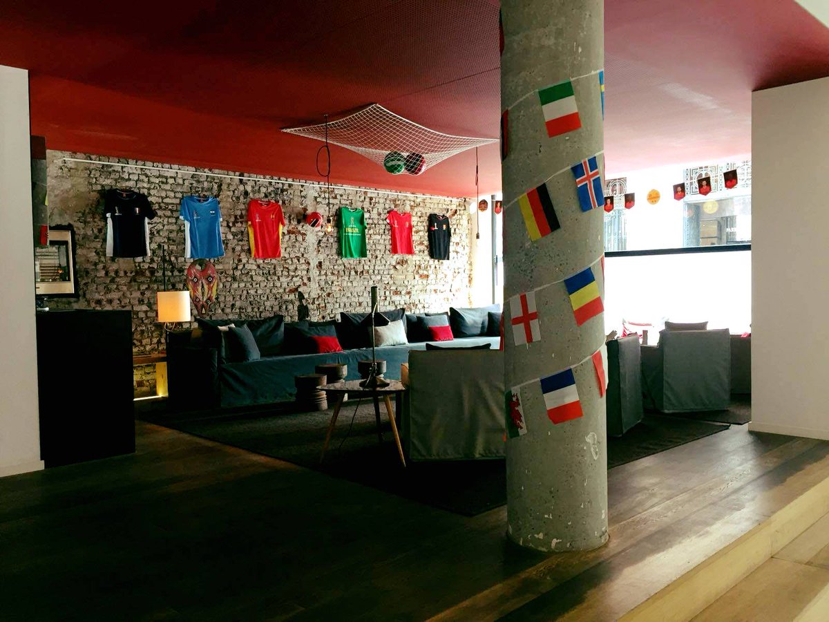 Je ne peux pas, J’AI C ⚽ UPE DU M ⚽ NDE ! 
On est prêt &amp; il ne manque plus que vous pour le premier coup de sifflet de la #CoupeDuMonde2018. 
Venez regarder les matchs de votre équipe préférée tout en profitant de notre #HappyHour ! 

#Foot #Bruxelles #VisitBrussels #Belgique #