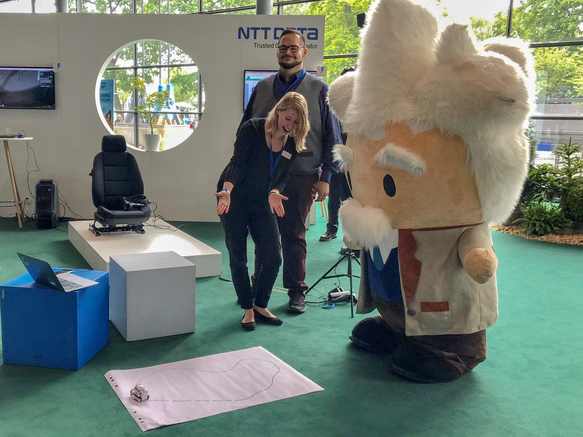 DianaH4r's tweet image. #EnsoT17s‘s Line Follow #Cozmo even impresses #Salesforce‘s #Einstein at #CEBIT18. #anki #TensorFlow #keras #Cebit2018 #ntt #nttdata