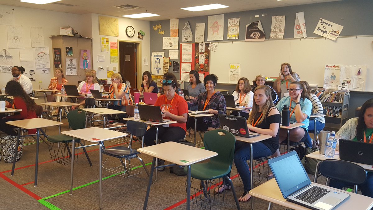 RissiScott's tweet photo. Closed out my presentations with my favorite session over my personal passion-reading! Thanks to those who came to my #digitalreadingblock session! #elead2018 https://t.co/MxAqF11omZ