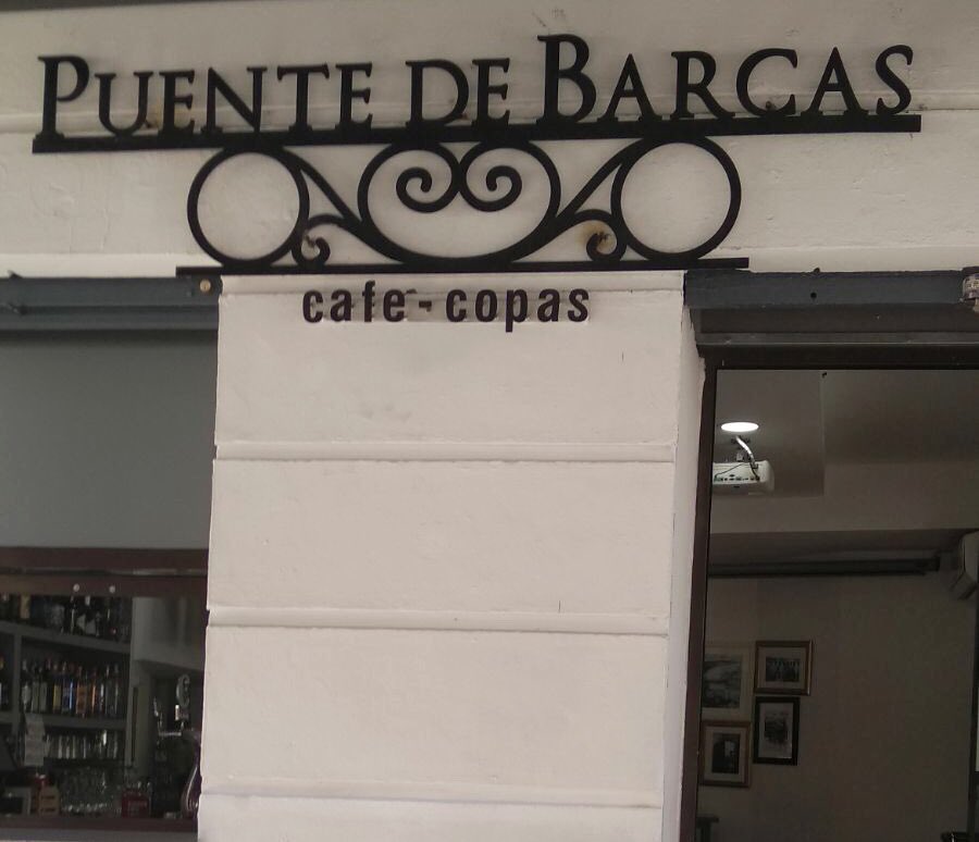 Gin14Botanicals's tweet photo. ¡¡Seguimos creciendo!! Muchas gracias a @Puentedebarcas por confiar en #Gin14Botanicals Si vas al sevillano barrio de Triana ya sabes dónde puedes disfrutar de una excelente ginebra 😉
 ���👏👏👏 
Distribución: 607.456.353 / amurca14@gmail.com
--} https://t.co/6dSZGH7REC https://t.co/24OiRq9jOh
