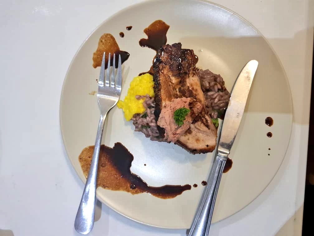 ChefThero's tweet photo. Cooking is what I do. I am a Chef. This past weekend I was a #privatechef. Everyone was happy with the three course meal. For any bookings holla via DM for tasty and amazing food ๐
#bwchef #cheflife #privatechef #botswanafood #BWchef https://t.co/dFZxaxHKzS