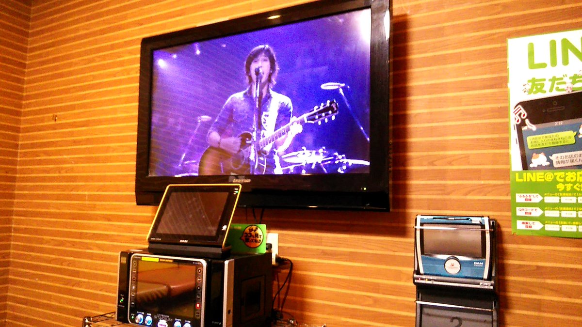 yukidaruma_69's tweet photo. やっとDAM STADIUMに行けたのだが、まさかB'z本人映像が110曲もあるとは思ってなかった…😱💦
なのでまま音を半分程観てきた👀
まだ風邪が治りきってないから歌ったのは10曲も無かったけれど、いろんな時代の2人を観れて懐かしかったわ〜😍💕
#Bz
#DAMSTADIUM
#PV・まま音・良音
#全110曲 
#本人映像 https://t.co/s5yj0vnrhx