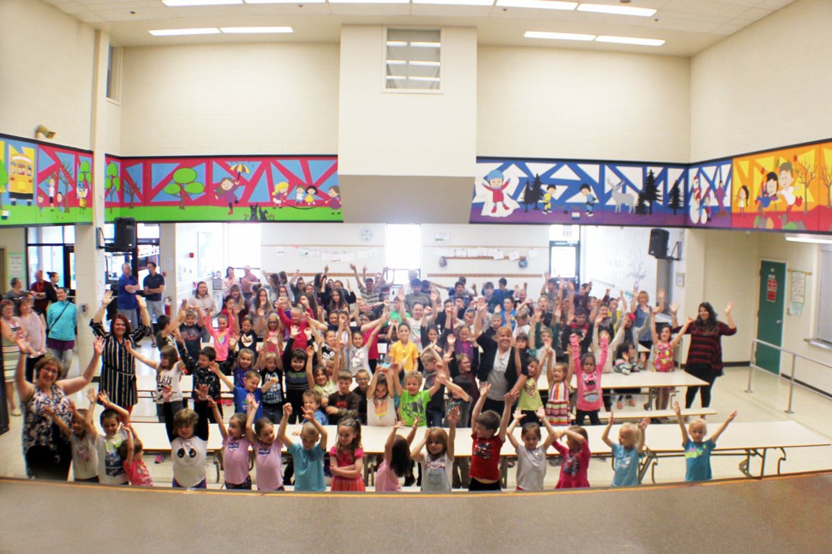 RousselleSteve's tweet photo. #Awesome #art #project finished today at École Mgr Matthieu Mazerolle. Special thanks to @PACnb_org @District_sc3  for your support in these #creative #workshop #geniearts https://t.co/NpJNEHlu8r