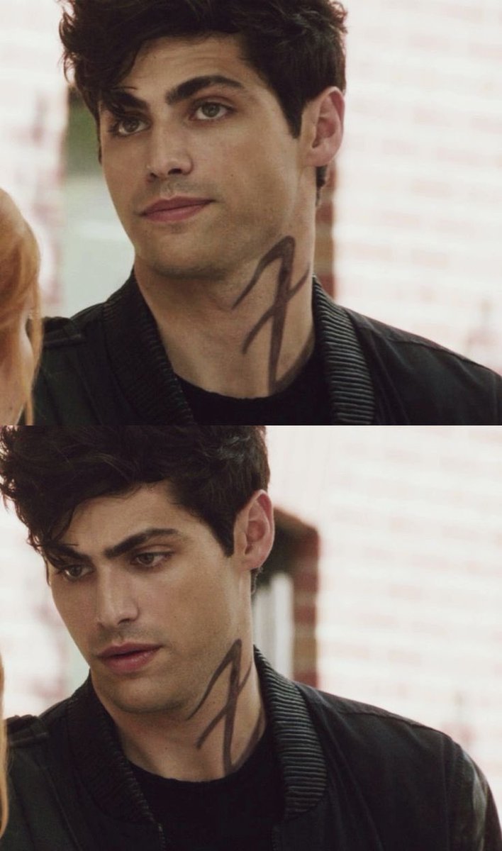 EnjoyLondon15's tweet photo. @MatthewDaddario you are the best actor in the World , love you Alec 😉❤️ #TeamMalec #Malec #ShadowhuntersChat #Shadowhunters ❤️ https://t.co/yIgMmcYPmN