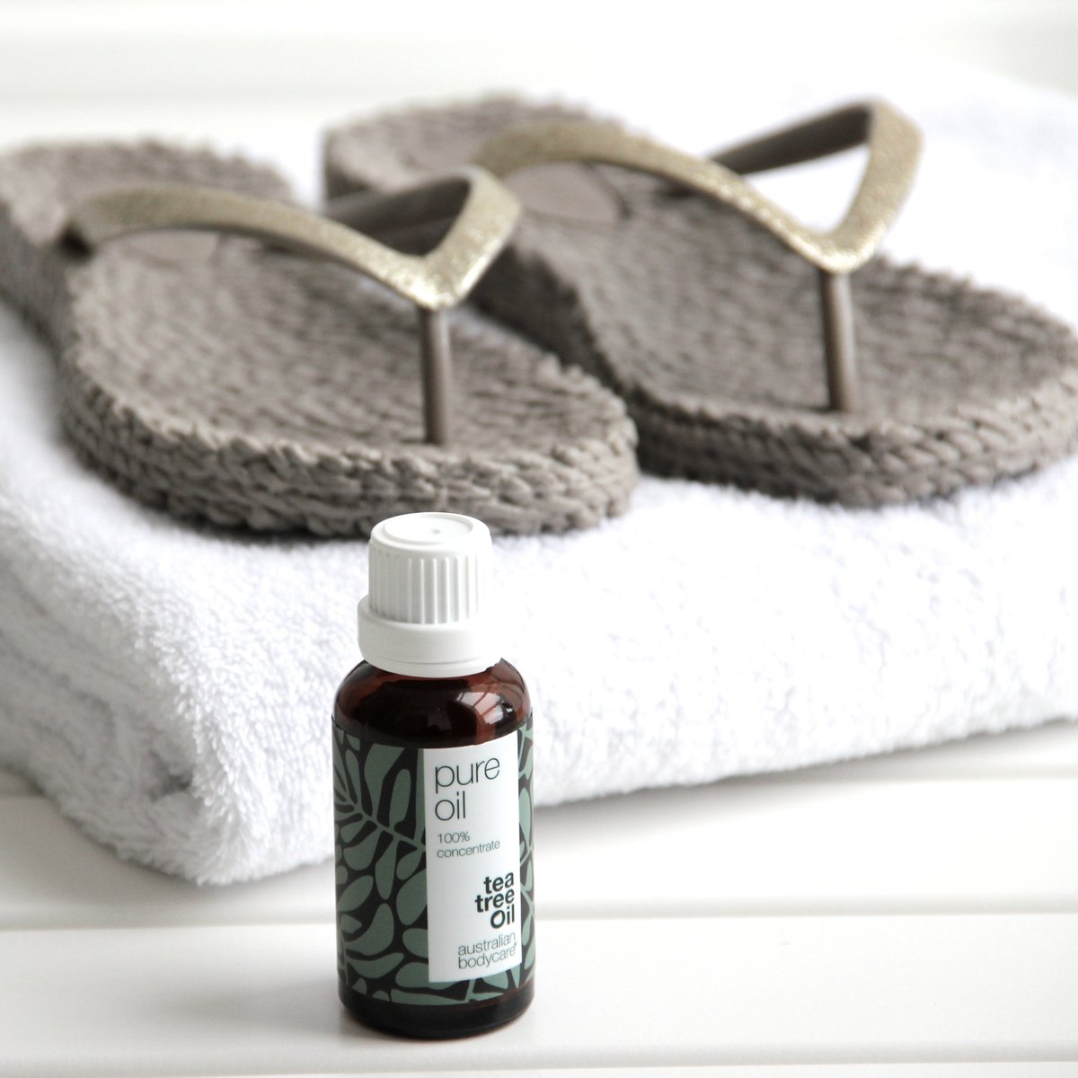 AustralianBody's tweet image. #WisdomWednesday A local Aboriginal tribe, Bundjalung, in Australia had long understood the protective &amp;amp; healing powers of tea trees &amp;amp; used their crushed leaves to treat various wounds and skin infections. They named the land with tea trees “Healing Ground” 🌱