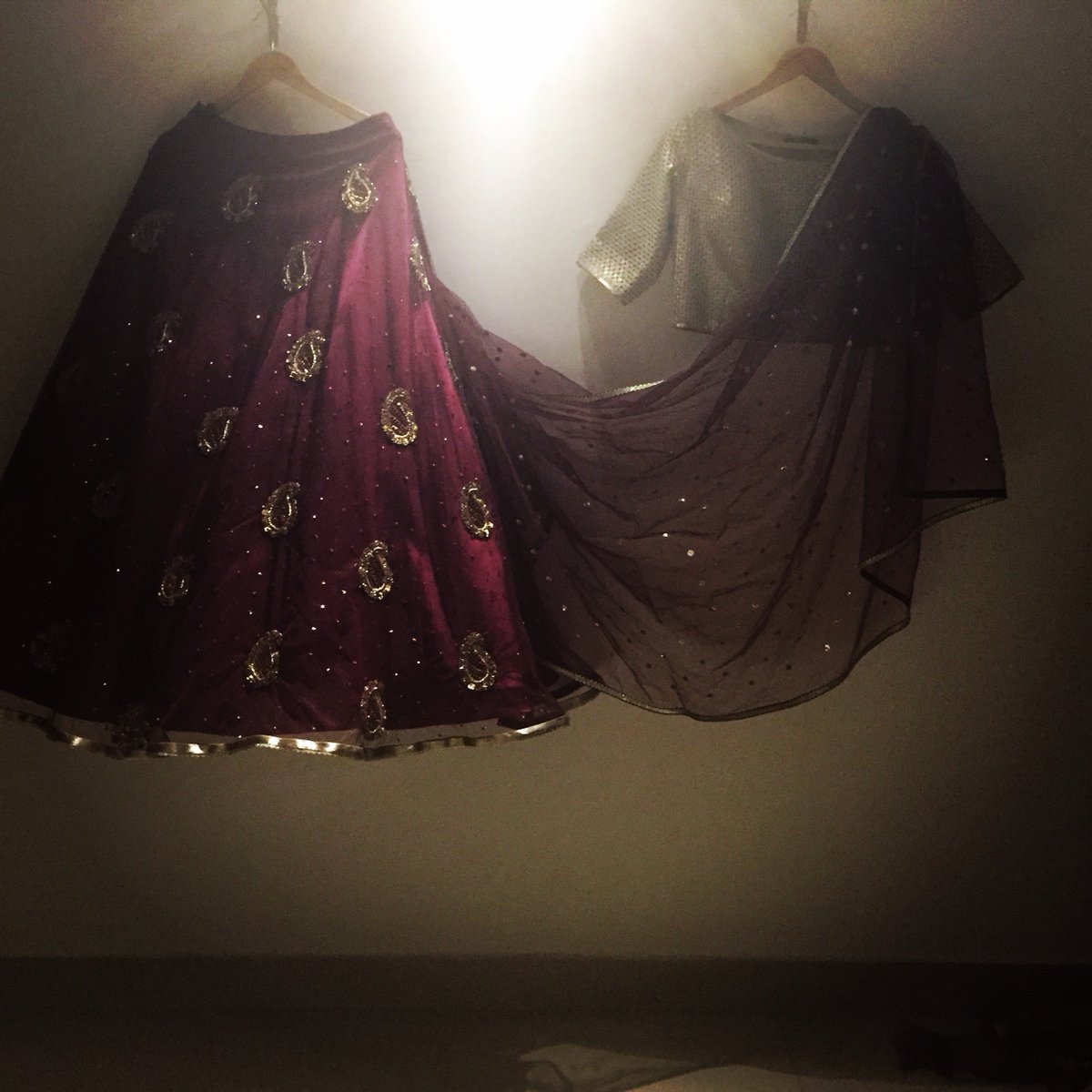 VishivaStudio's tweet photo. Occasionwear https://t.co/fpJhomuWtC