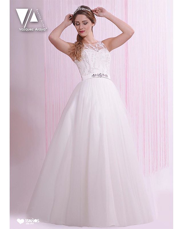 Coleccion15's tweet photo. Así de bellas son nuestras quinceañeras y más cuando lucen vestidos así!
⠀⠀⠀⠀⠀⠀⠀⠀⠀
Vestido: @vazquezarayaoficial 
#quinceañeras 
#quince #quinceañera #vestidos15 #coleccion15 #revista15 #vestidos https://t.co/K9g8ePHz6g https://t.co/kaHD36911n