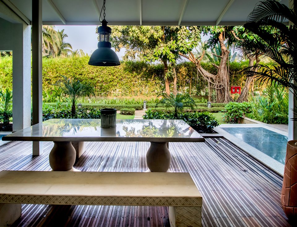 PHGoa's tweet photo. Imagine soaking in monsoon while sipping a hot cup of coffee right here.
#PresidentialSuite #PlanetHollywood #PlanetHollywoodGoa #BeachResort #LuxuryHotels #LuxuryTraveller #BestHotels #Luxury #Southgoahotels #Hotelsofgoa #GetawayDestination #Getaway #Travel #explore https://t.co/jnT6tq8jLE