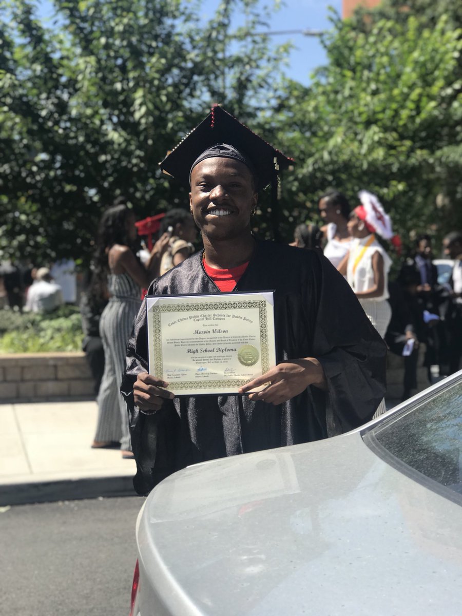 OmgItsMarvv's tweet photo. Graduate black boy they give you nothing so you better takeeee it up off them peoples #2K18Graduate 🎓🤴🏾🤩 https://t.co/LdXbajoWNU