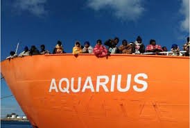 radio_110's tweet photo. .@grizz_10 e @BarrettaValerio per il #gr di @FuturaTorino 
Titoli:
#Aquarius, la #Farnesina convoca l'ambasciatore francese
Sesso non protetto, arrestato sieropositivo ad #Ancona
Bocuse d'or, l'Italia è in finale 
Roma, 9 arresti per il nuovo stadio
https://t.co/bNZAIl2nXu https://t.co/1YZuA2jII9