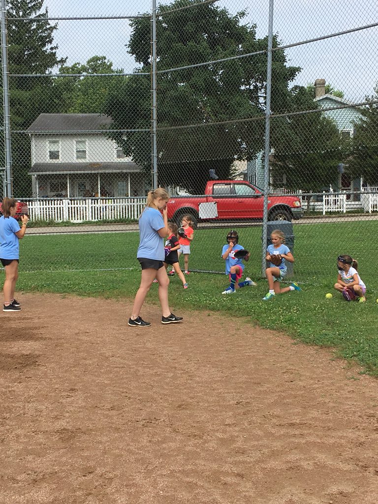 KHSFastpitch tweet media