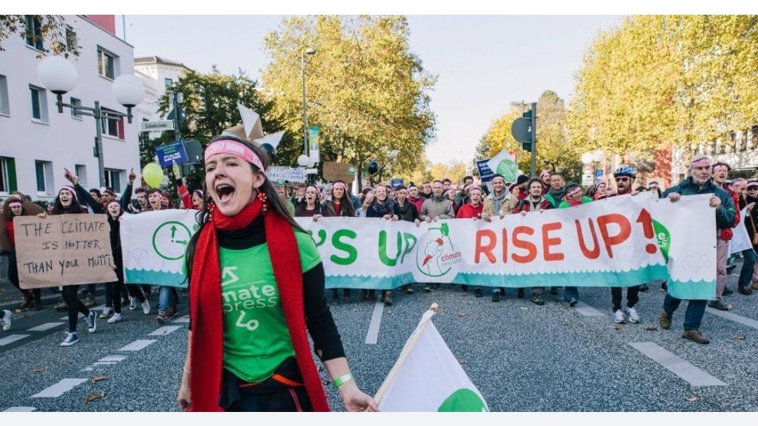 LoicFraiture's tweet photo. Natalie Eggermont, connue pour avoir organisé le #ClimateExpress, sera sur la liste #PTB à Courtrai. 1 femme d'action qui s'engage pour une nécessité écologique: s'attaquer au capitalisme + produire selon les besoins humains et les limites de la planète. 
https://t.co/aQXY4qGvtz https://t.co/Ur5s8VAXGi
