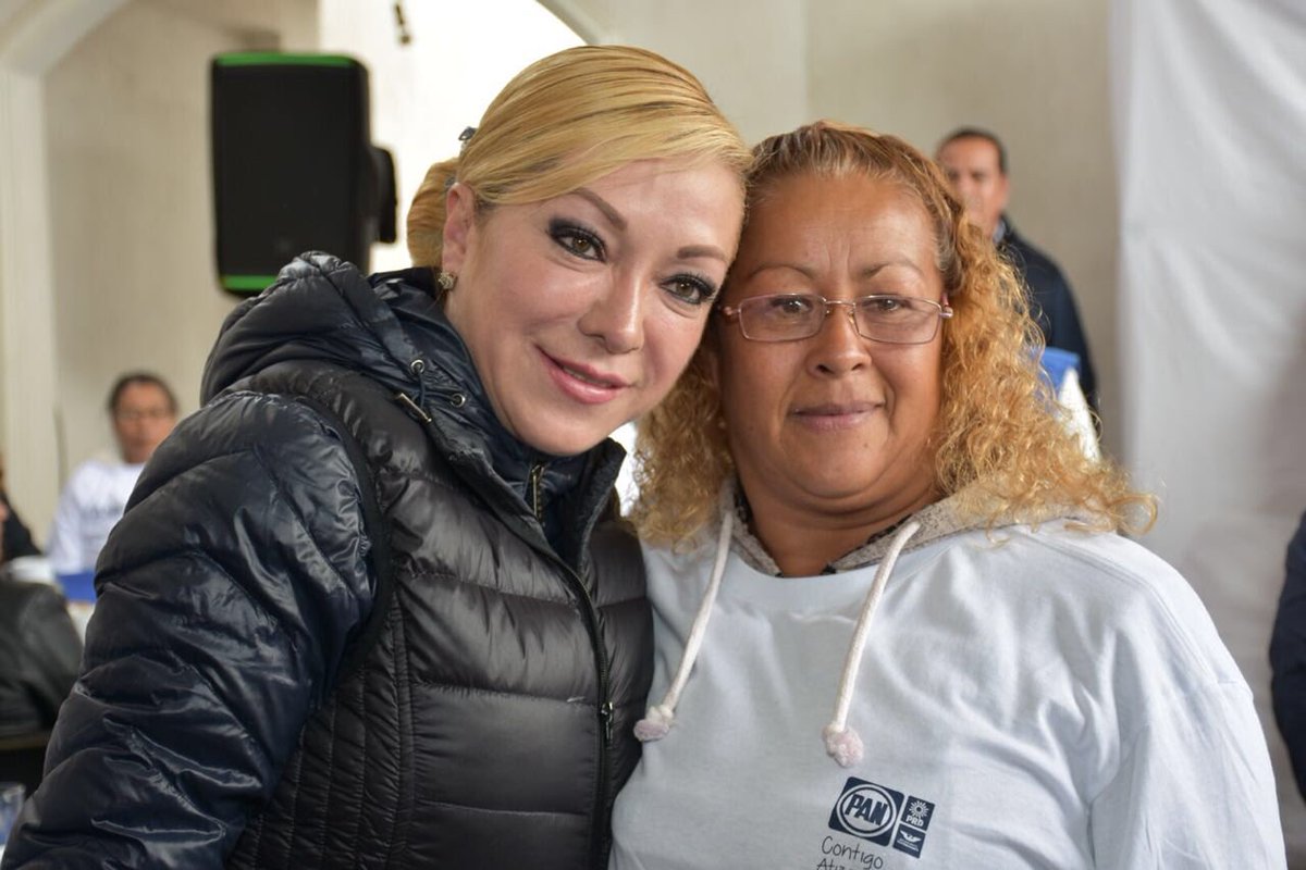 AnaBalderasMx's tweet photo. Hoy inicié mi día reuniéndome con vecinos de la Col. Prof.Cristobal Higuera, les compartí mi propuesta de crear la Sub Comisaría en la Zona Norte, además les comenté que incrementaremos el número de luminarias, con estas acciones y #ContigoAtizapanGana mayor #Seguridad https://t.co/koU1AI2tBG